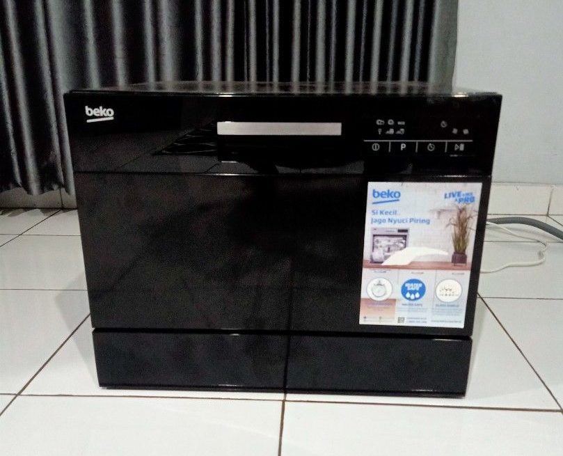 Máy rửa bát Beko DTC36610B