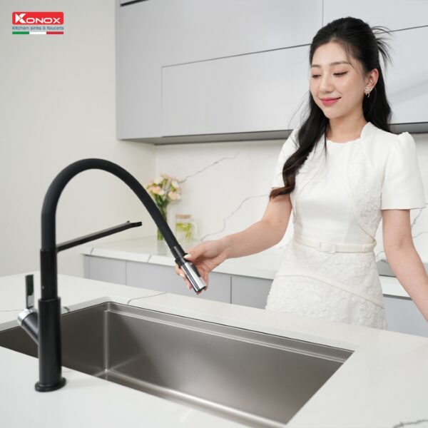Vòi rửa bát thân mềm Konox Tema Black