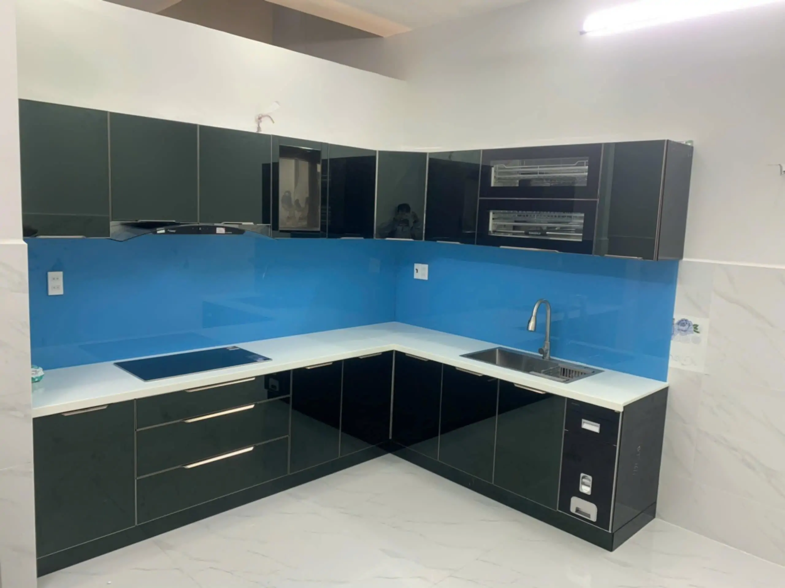 Tủ Bếp Nhôm Cánh Kính